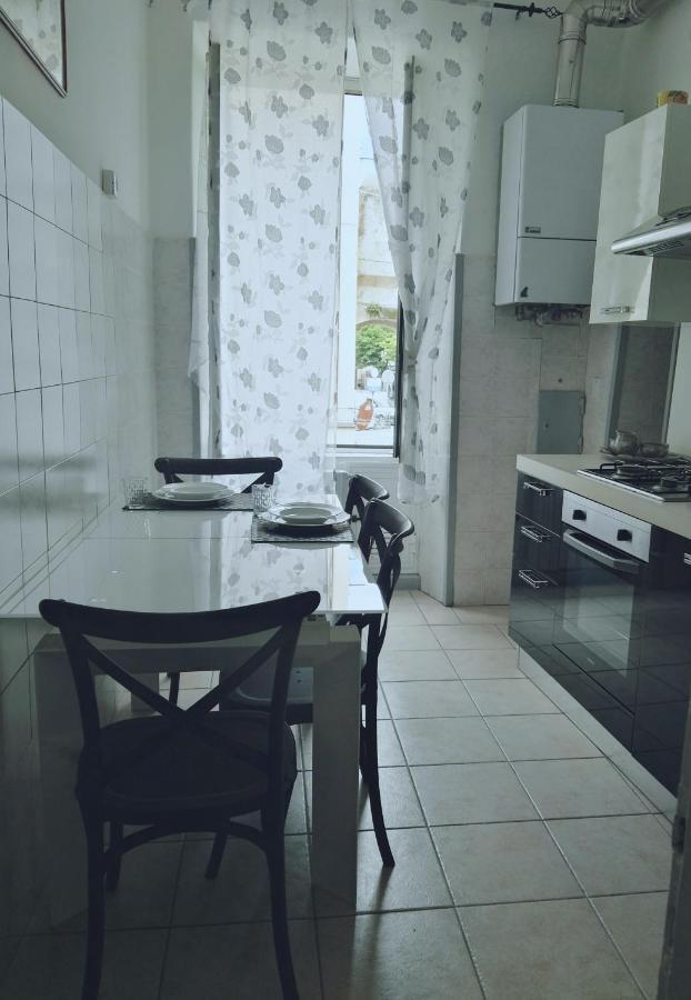 アルベンガLa Casa Sulla Piazzettaアパートメント エクステリア 写真